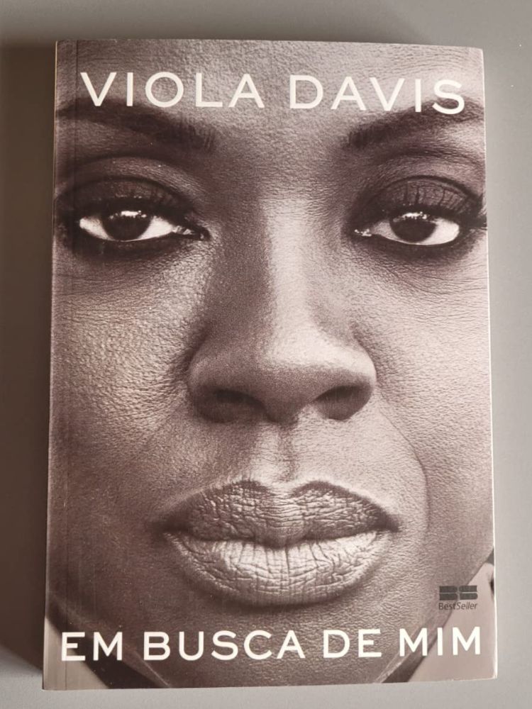 capa do livro em busca de mim de viola davis.