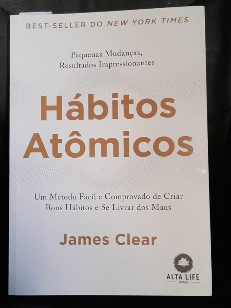 capa do livro hábitos atômicos de james clear