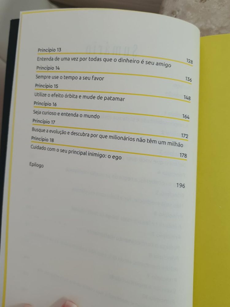 livro 18 Princípios Para Você Evoluir de Charles Mendlowicz, aberto no capítulo 13.